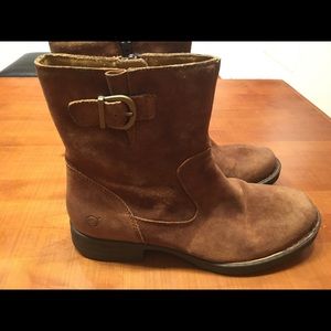 Born 8.5 brown boots